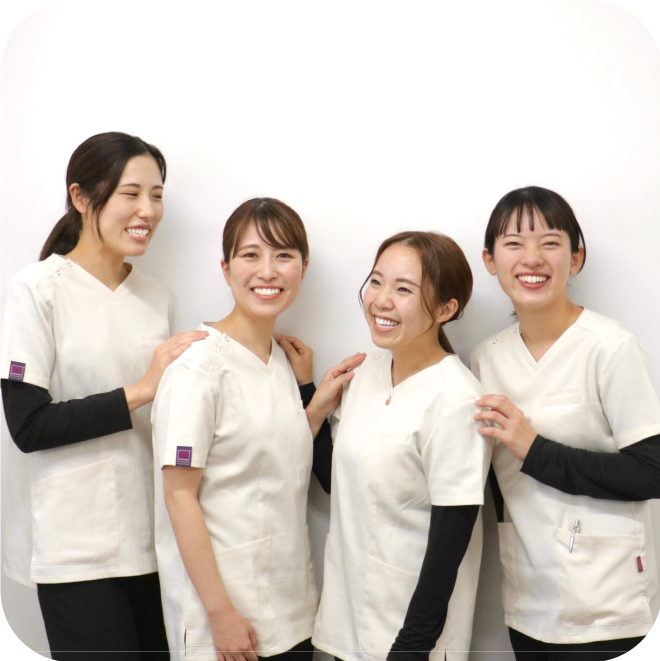 介護美容スタッフ4名の女性
